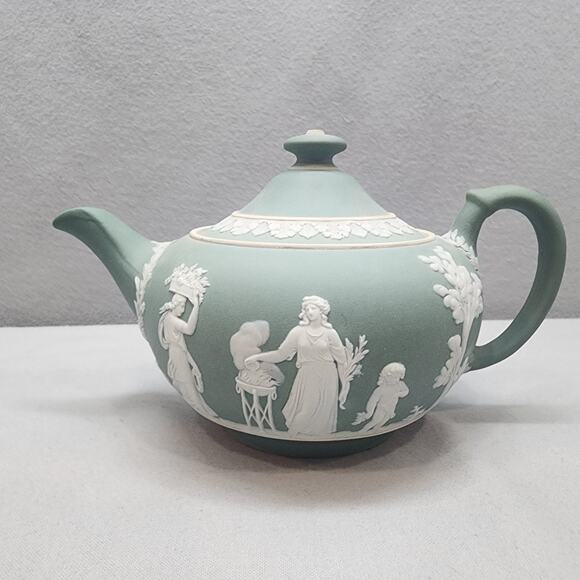 Vintage Estate 1955 Wedgwood England Sage Green Jasperware Tea Pot & Lid - Picture 1 of 8
